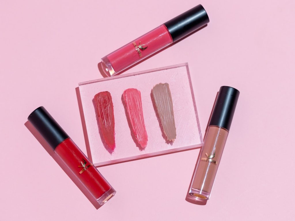 Fenty Beauty lanceert nieuwe Gloss Bomb: is het de hype waard?